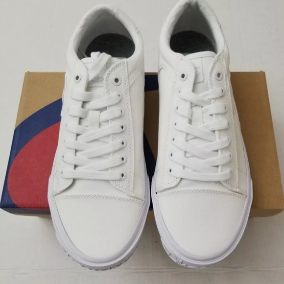 Men Champion Shoes white size 12 NIB final price - Picture 2 of 7